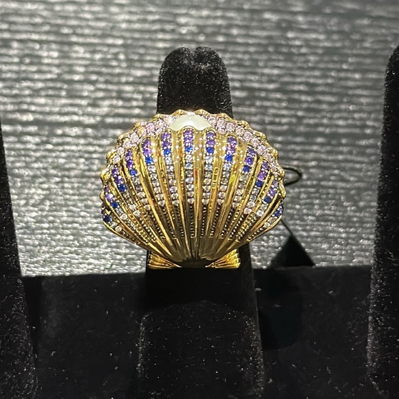 14KT Gold Plated Clamshell with Pearl Scallop Surprise Cocktail Statement Ring - Picture 5 of 10